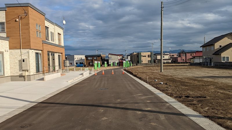 【ハシモトホーム売地】石江三好分譲地№9 現地写真（前面道路含む現地写真）