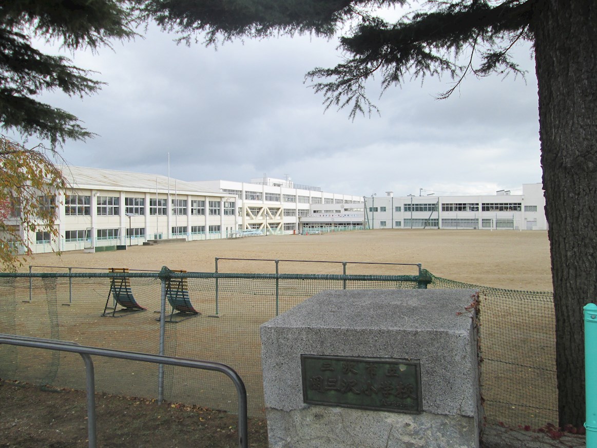 【建築条件付】三沢市大字三沢字下久保41番23　№6 小学校