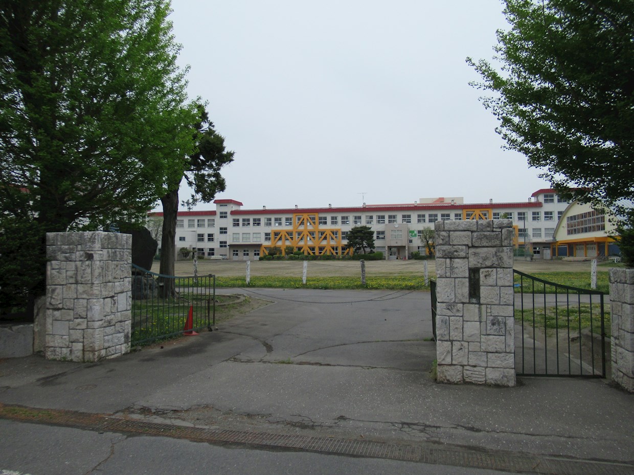 ◇八戸支店◇八戸市小中野八丁目 小学校