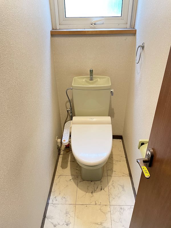 弘前市田園一丁目店舗付住宅 内観写真（トイレ）