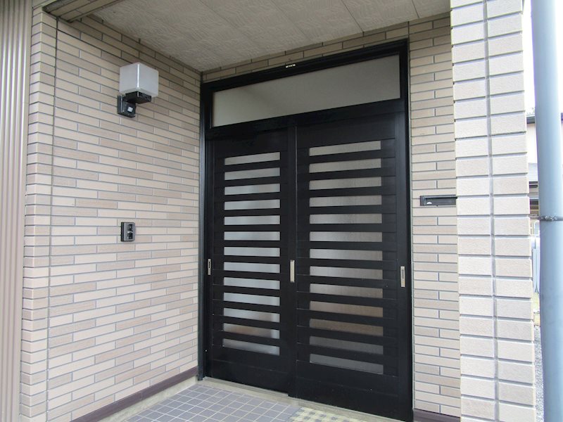 【八戸支店】八戸市大久保坂ノ脇 現地写真（玄関）