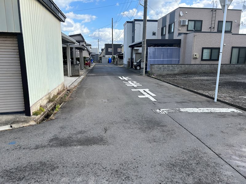 【弘前市千年4丁目土地】 現地写真（前面道路含む現地写真）