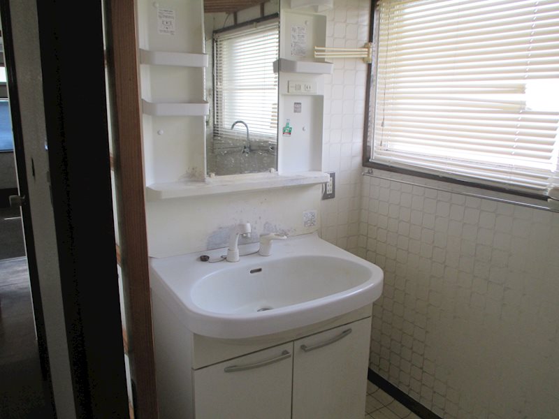 大館市赤石中古住宅 内観写真（洗面台・洗面所）