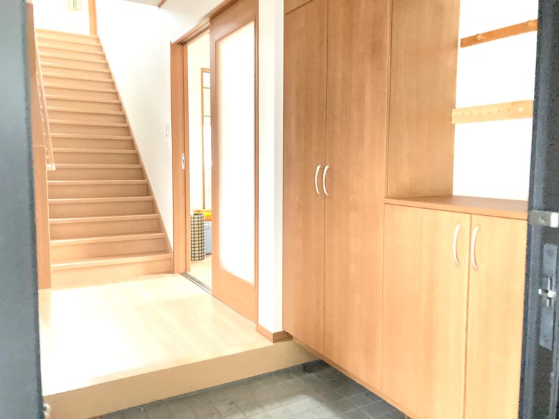 【ハシモトホーム】青柳２丁目中古住宅 現地写真（玄関）