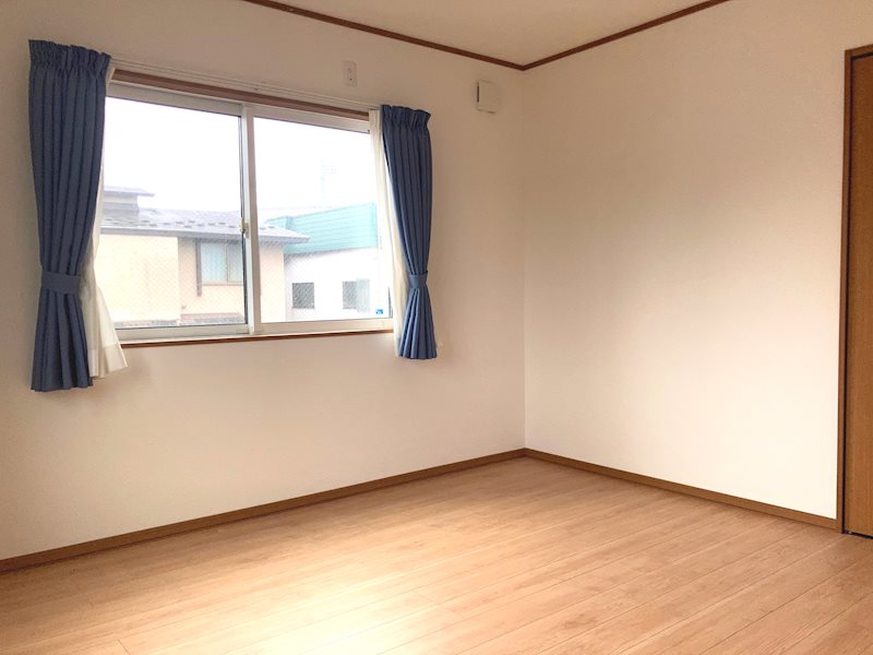 【ハシモトホーム】青柳２丁目中古住宅 内観写真（リビング以外の居室）