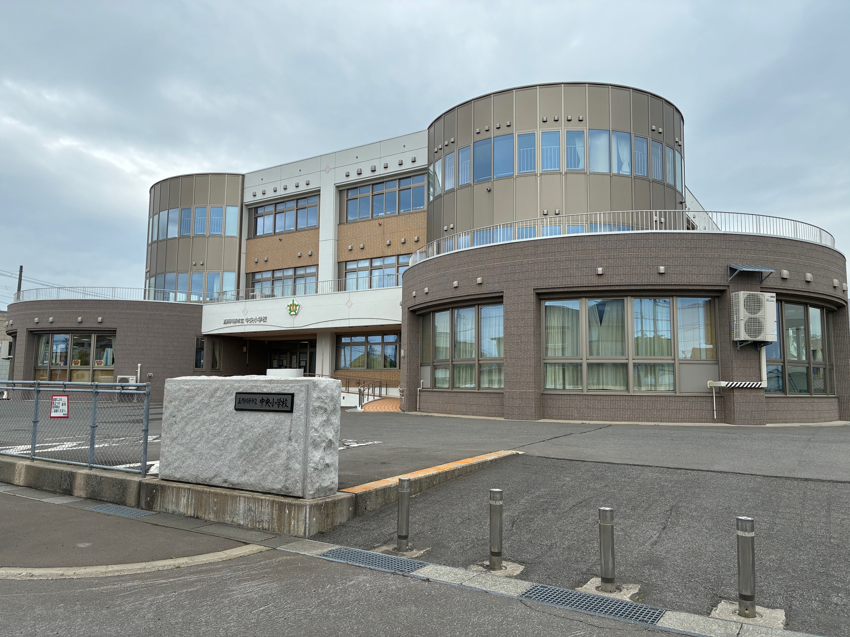 五所川原市漆川（通り沿い） 小学校