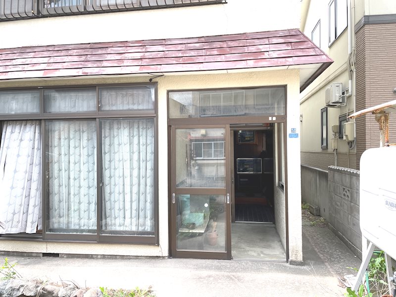 【ハシモトホーム】造道三丁目中古住宅 現地写真（玄関）