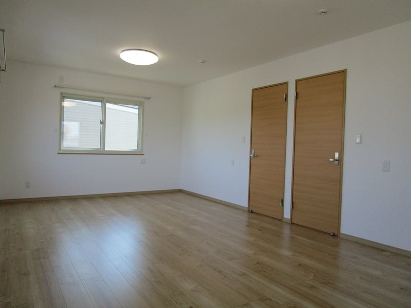 【八戸支店】上北郡六戸町小松ヶ丘3丁目_中古住宅 内観写真（子供部屋）