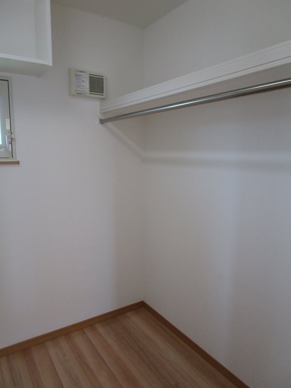 【八戸支店】上北郡六戸町小松ヶ丘3丁目_中古住宅 内観写真（寝室）