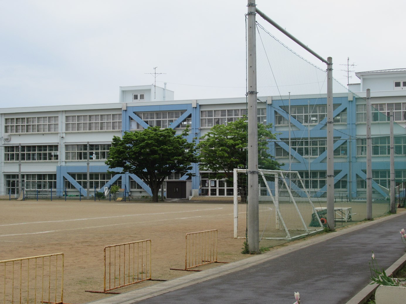 ♦八戸支店♦ 八戸市市川町桔梗野上 小学校