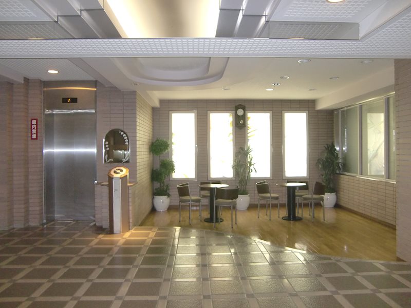 ライオンズマンション馬場町705号室 共用部写真（エントランス）