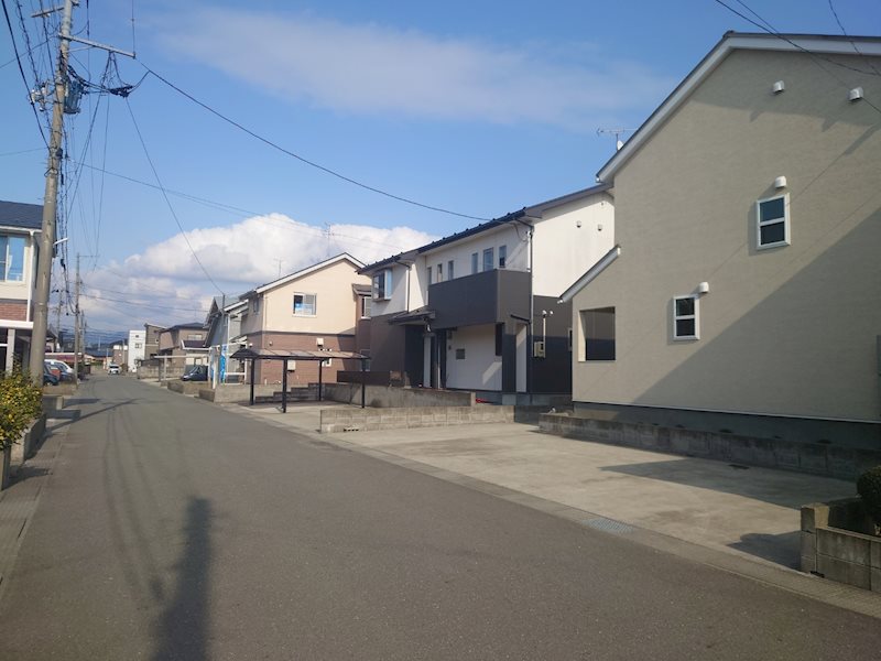 秋田市飯島西袋2丁目195-3　【戸建】 現地写真（前面道路含む現地写真）