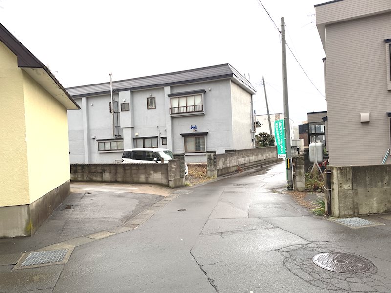 【ハシモトホーム】久須志三丁目中古住宅 現地写真（前面道路含む現地写真）