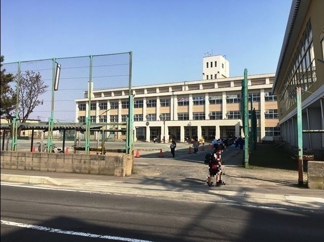 【ハシモトホーム】久須志三丁目中古住宅 小学校