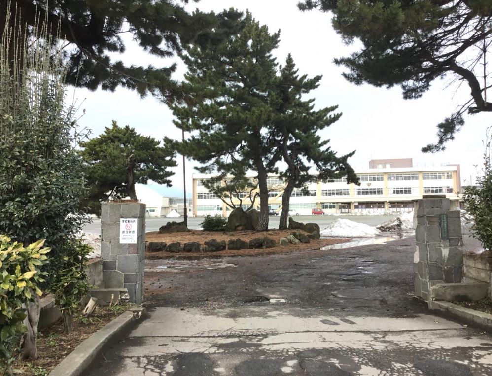 【ハシモトホーム】久須志三丁目中古住宅 中学校
