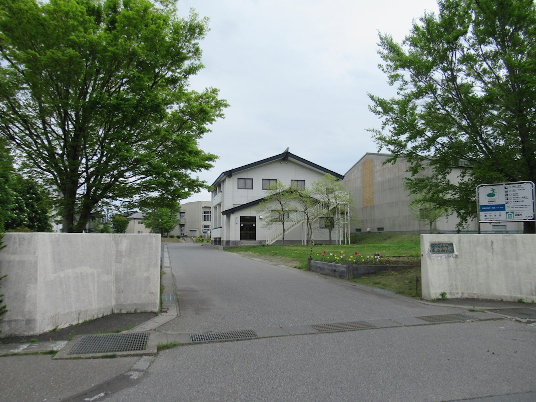 ◆八戸支店◆八戸市桜ヶ丘3丁目＿中古住宅 中学校
