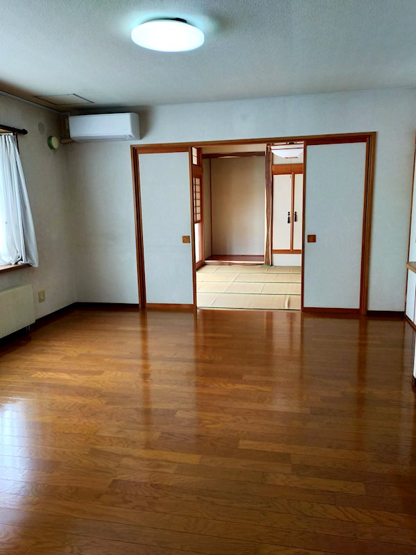 【ハシモトホーム二世帯中古住宅 】富田五丁目 内観写真（リビング）