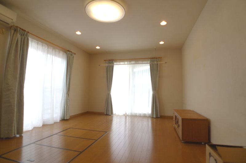 東黒石野2丁目 中古住宅 内観写真（リビング）