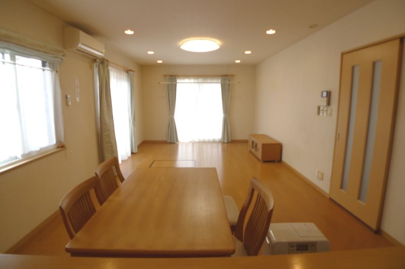東黒石野2丁目 中古住宅 内観写真（リビング）