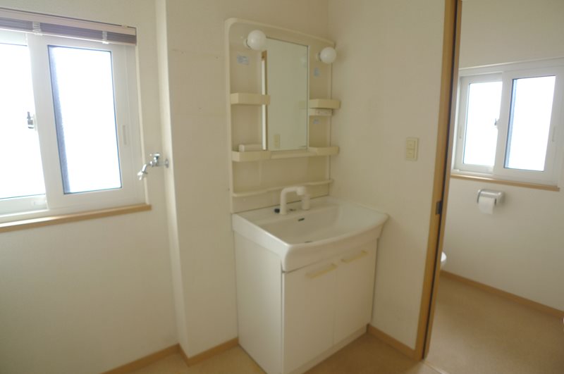 東黒石野2丁目 中古住宅 内観写真（洗面台・洗面所）