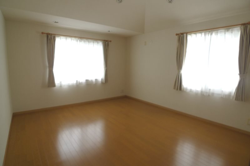 東黒石野2丁目 中古住宅 内観写真（リビング以外の居室）