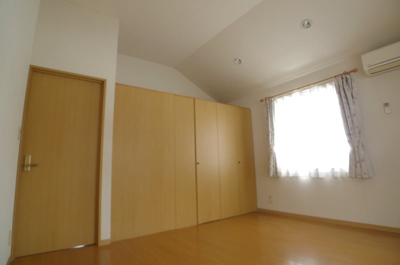 東黒石野2丁目 中古住宅 内観写真（リビング以外の居室）