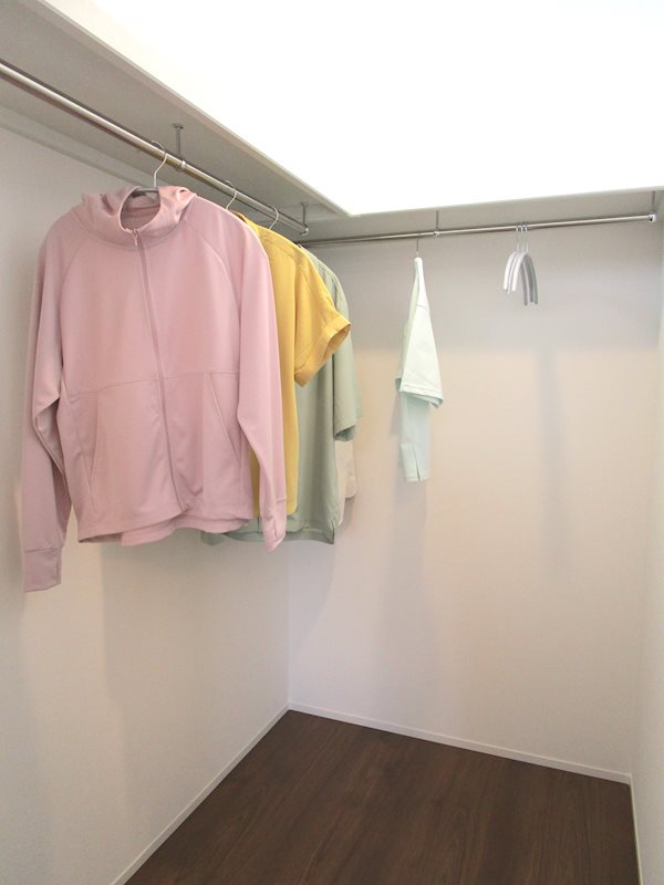 《モデルハウス販売中、家具・カーテン付き》八戸市田向1丁目 内観写真（収納）