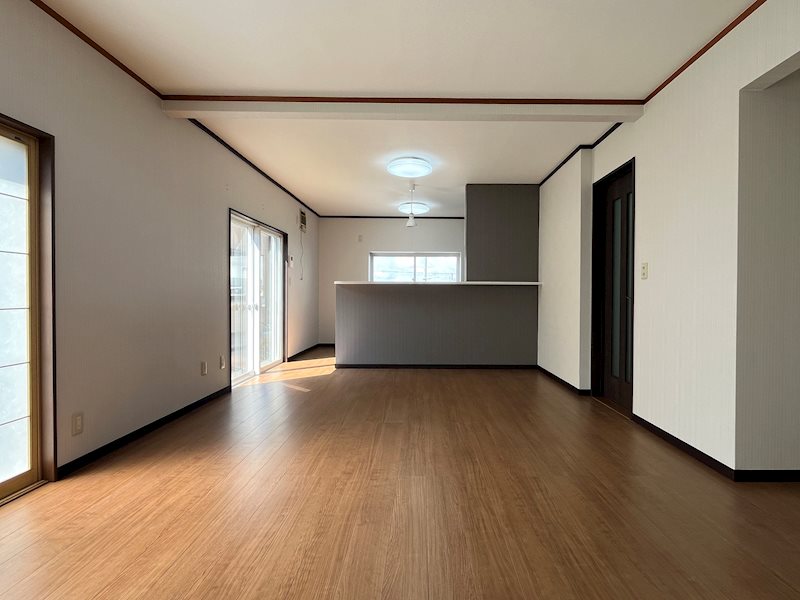 【八戸支店】八戸市白銀町字佐部長根_中古住宅 内観写真（リビング）