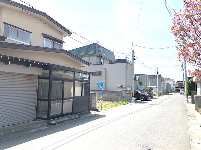 【ハシモトホーム売地】冨田五丁目 現地写真（前面道路含む現地写真）