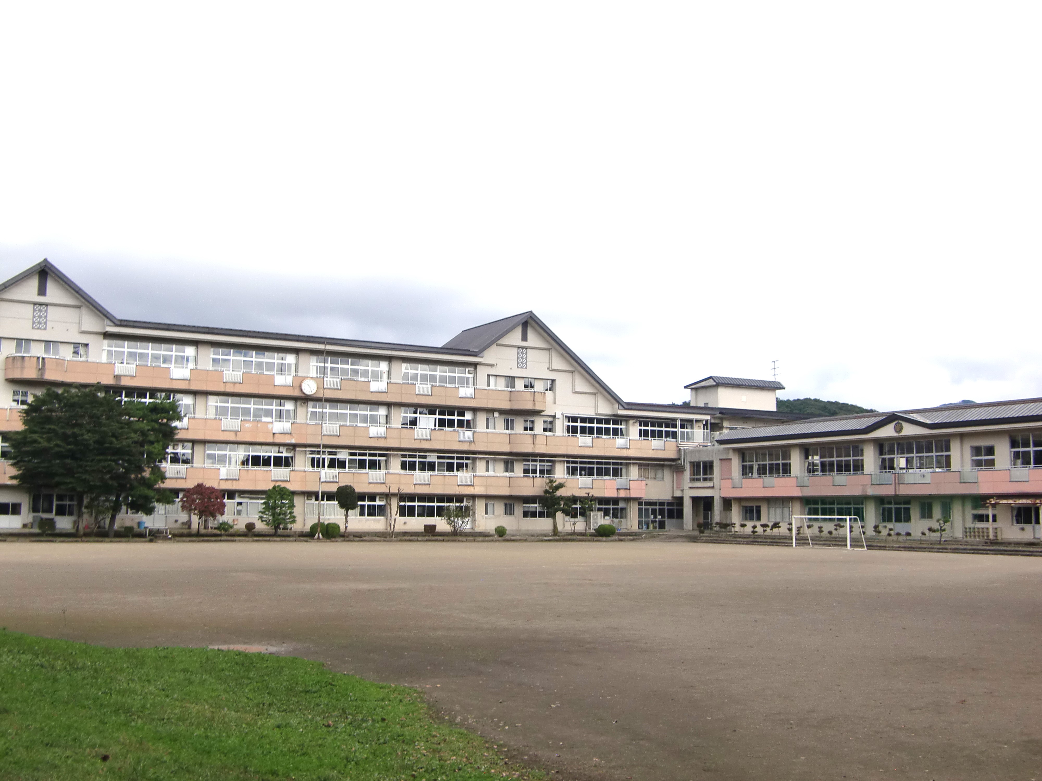 下米内1丁目 中古住宅 小学校