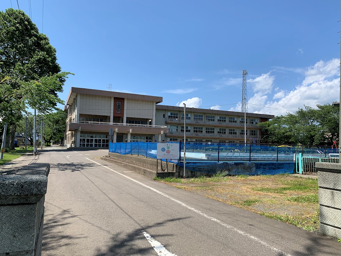 大館市上代野字上代野土地 小学校