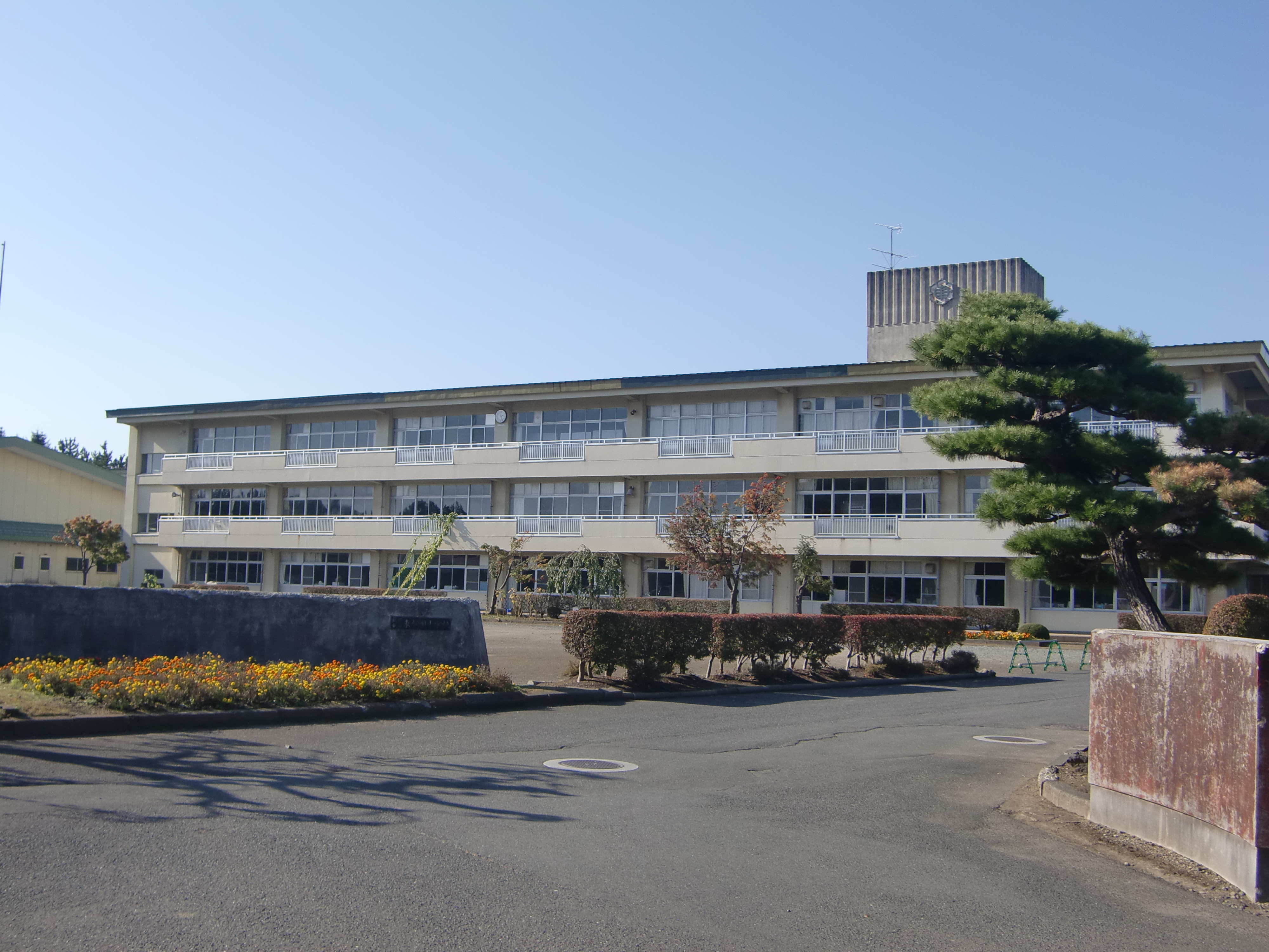 西松園4丁目 売地 小学校