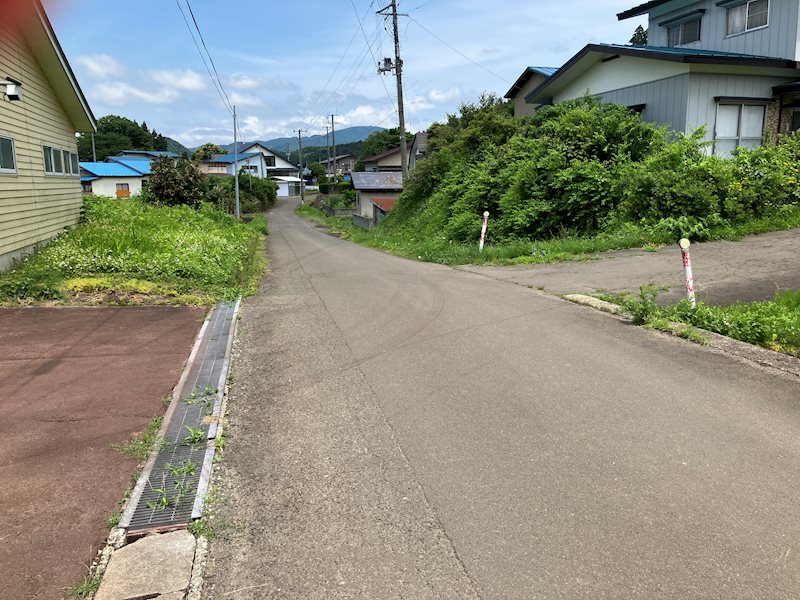 大館市外川原中岱中古 現地写真（前面道路含む現地写真）