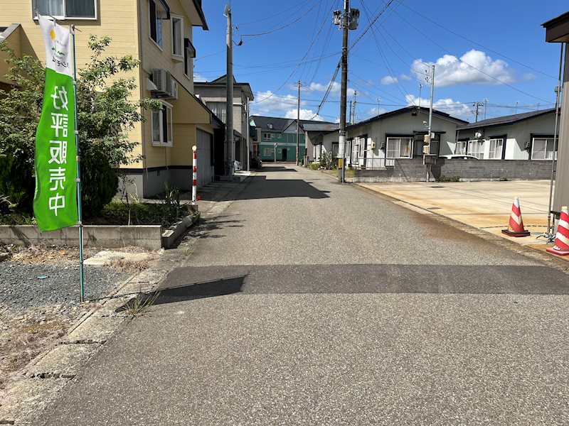 大仙市大曲飯田町232-2　№1  現地写真（前面道路含む現地写真）