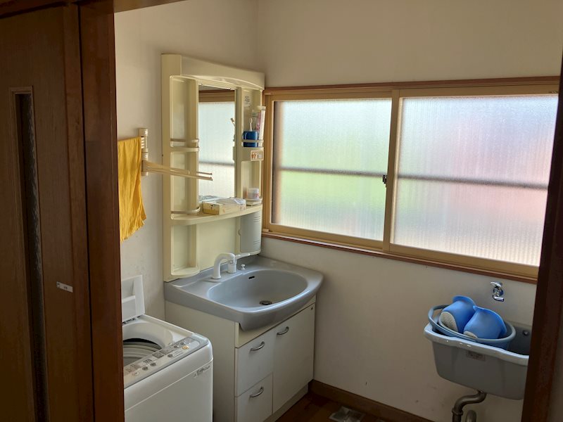 大仙市角間川字大浦町中古住宅 内観写真（洗面台・洗面所）