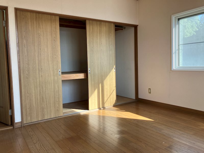大館市東台四丁目60番4 内観写真（リビング以外の居室）