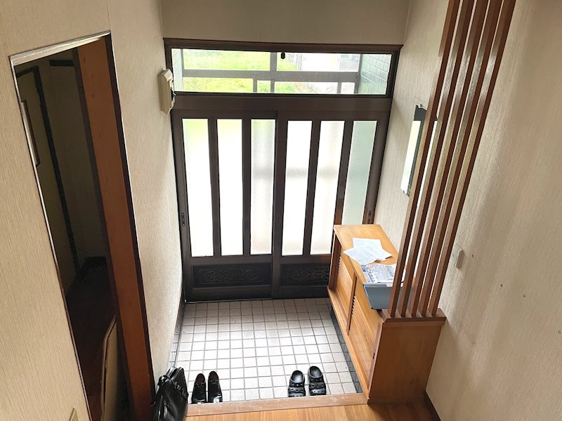 【ハシモトホーム】新城山田中古住宅 現地写真（玄関）
