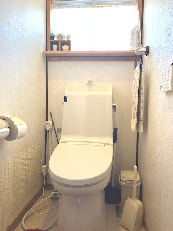 【ハシモトホーム】新城平岡中古住宅  内観写真（トイレ）