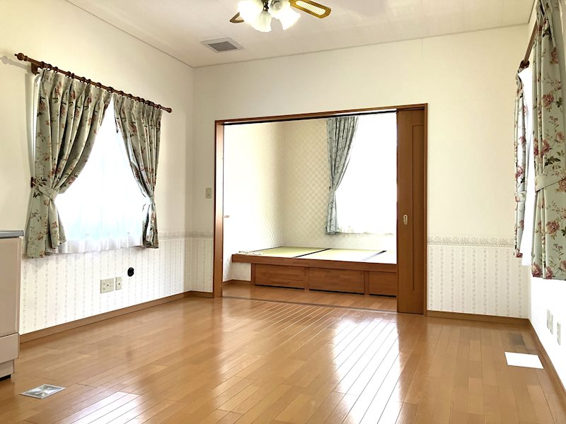 【ハシモトホーム】浅虫山下中古住宅  内観写真（リビング）