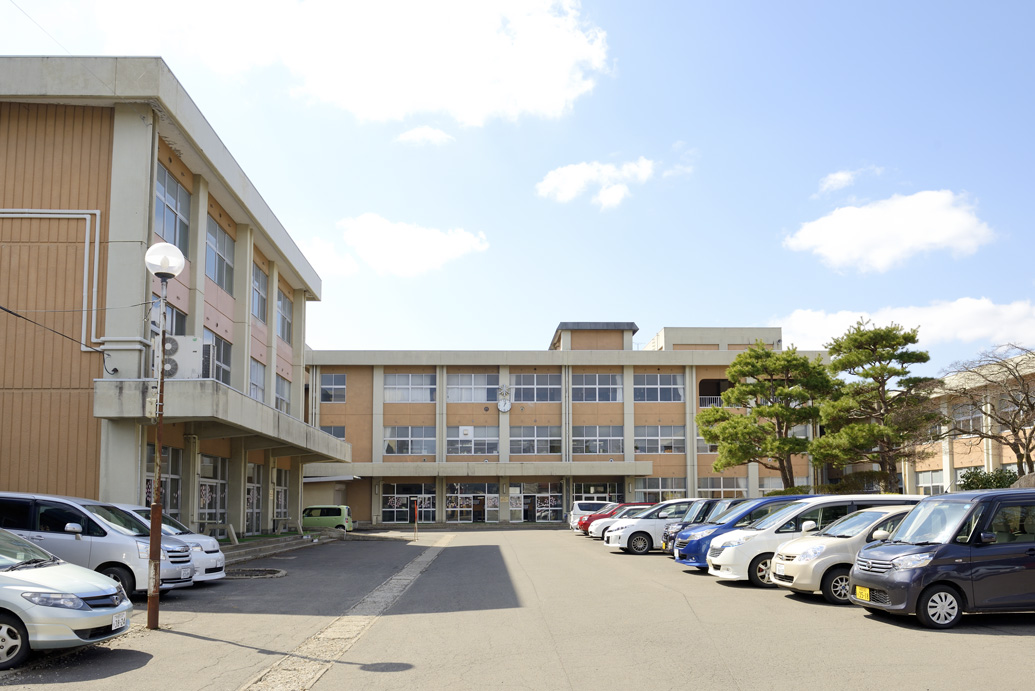 大館市根下戸新町中古住宅 中学校