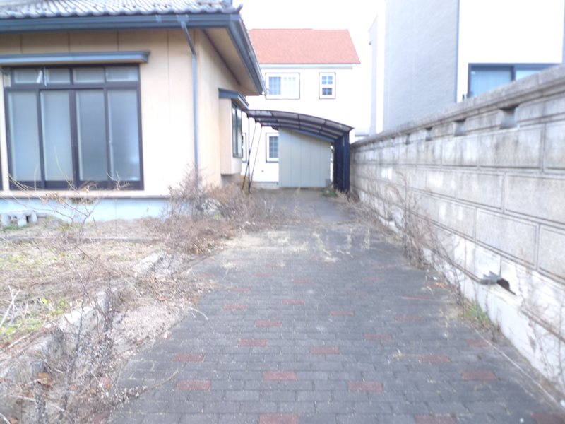 大館町 中古住宅 現地写真（駐車場）