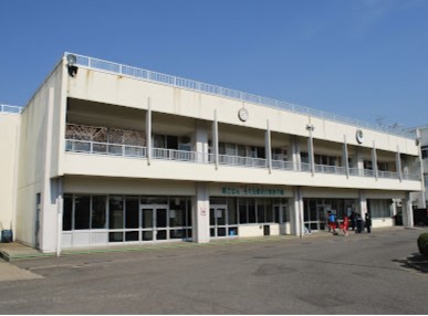 鶴田字沖津中古住宅 中学校