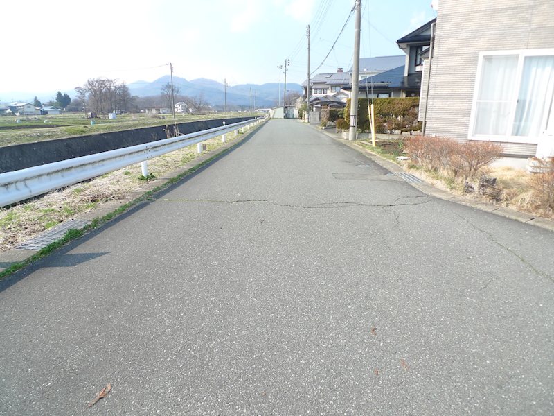 土沢（ゆとりが丘） 中古住宅 現地写真（前面道路含む現地写真）