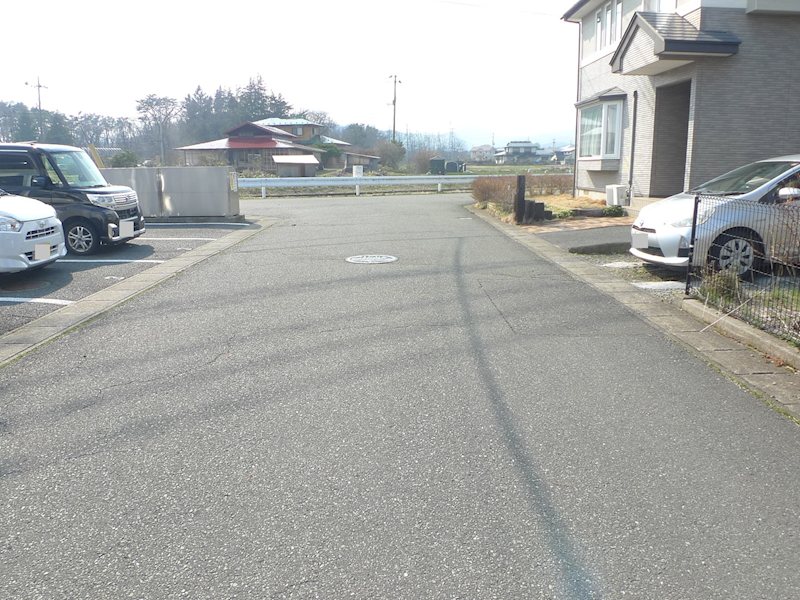土沢（ゆとりが丘） 中古住宅 現地写真（前面道路含む現地写真）