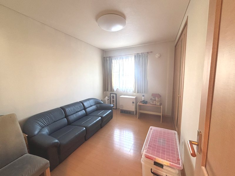 【ハシモトホーム】蛍沢1丁目中古住宅 内観写真（子供部屋）