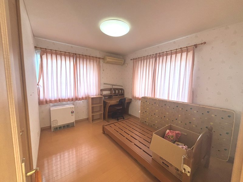 【ハシモトホーム】蛍沢1丁目中古住宅 内観写真（子供部屋）