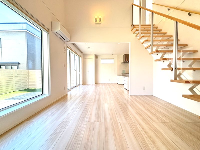 【ハシモトホーム】南佃2丁目中古住宅 内観写真（リビング）