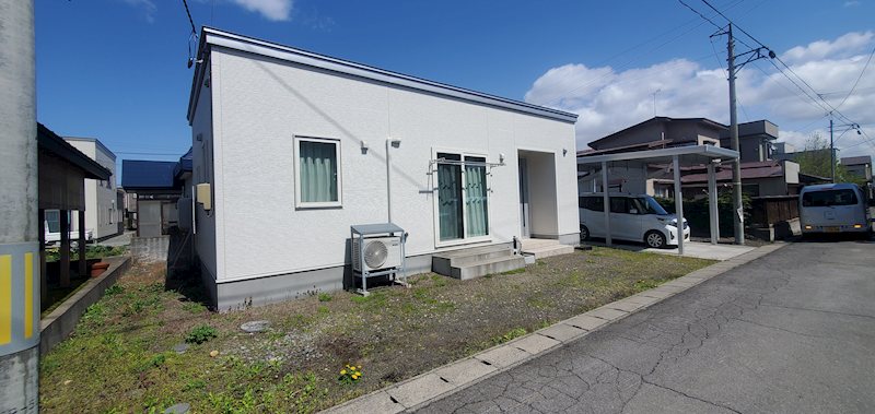 弘前市松原東2丁目中古住宅 現地写真（前面道路含む現地写真）