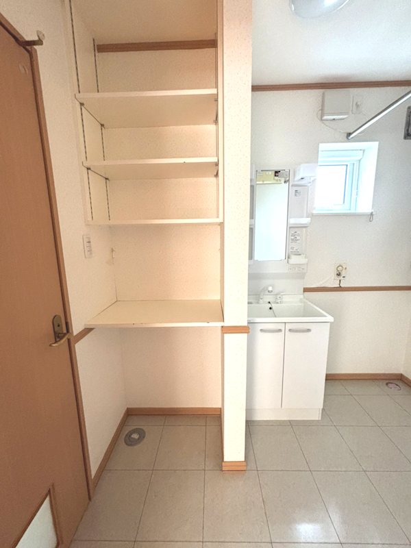 【ハシモトホーム】浪館前田4丁目共同住宅 内観写真（収納）