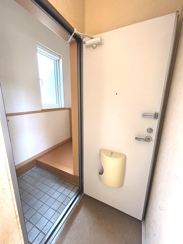【ハシモトホーム】浪館前田4丁目共同住宅 現地写真（玄関）